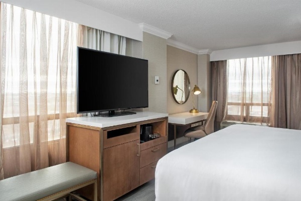 Crowne Plaza TORONTO AIRPORT image 15