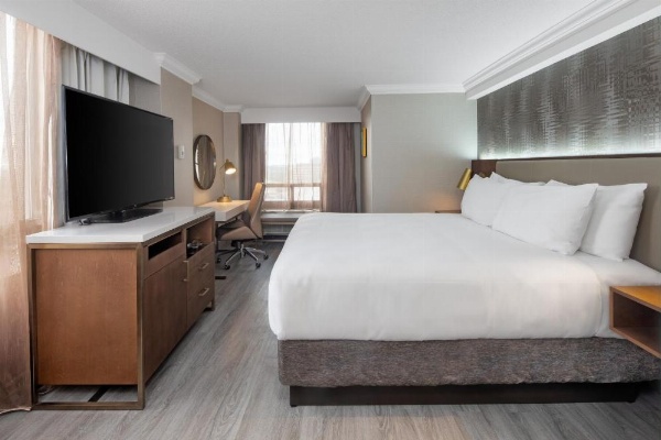 Crowne Plaza TORONTO AIRPORT image 16